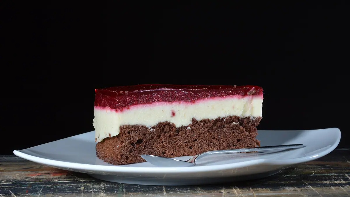 The Cake Box Tea Room & Patisserie – eggless cake shop in Newent town centre